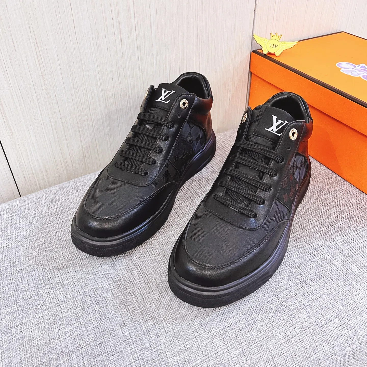 Men's shoes 💰 440 men's shoes 💰 [ LV ] 🔥 Louis Vuitton, high-end men's shoes brand official website 1:1 latest masterpiece: uppers are made of Italian imported first-layer cowhide with comfortable and breathable lining ➕ original non-slip and wear-resistant outsole 🔥, making walking more convenient and comfortable! An exclusive new model, a stunning work, a beautiful 1:1 replica [color] compared to the official quality! Create a fashionable personality to set off your uniqueness! A must-have for trendy men! Classic 🔥Size: 38-44 Color: 🔥 2⃣️colors available🔥.